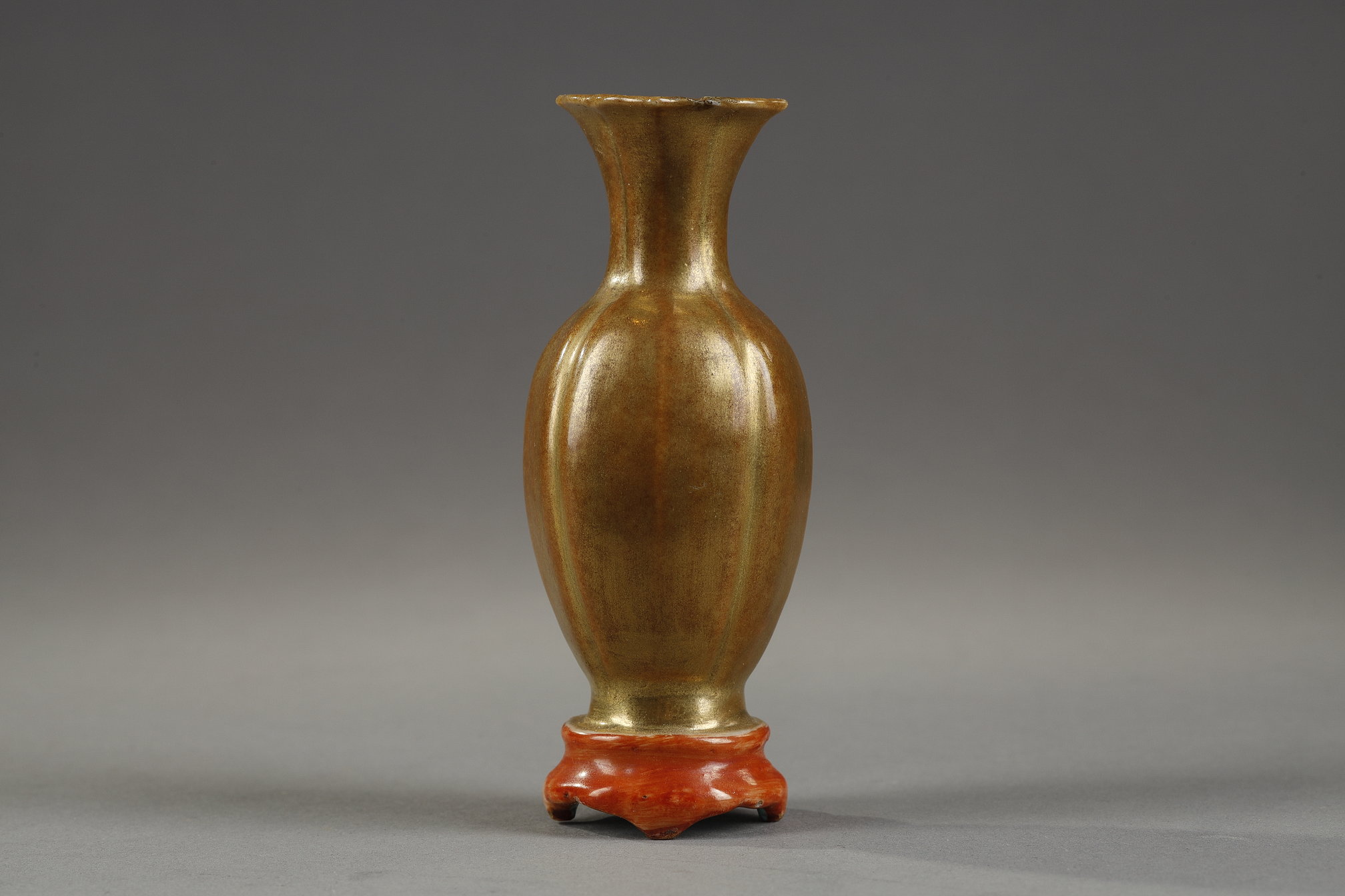 Rare Chinese gilt porcelain miniature vase  - late Qianlong  about 1785
H 9cm